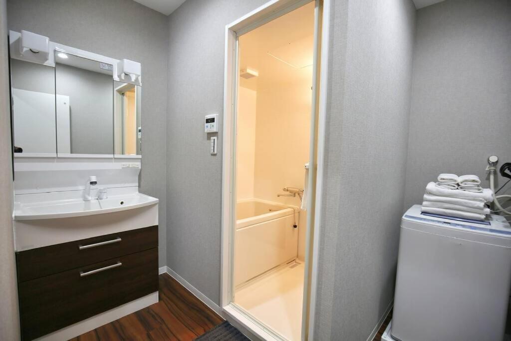 Apartment Edogawa Japanese Style 101 Has Direct Access To Akihabara And Shinjuku, With Convenient Transportation And Free Wifi
